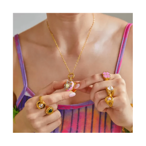 Barbiecore Aesthetic Necklace: Trendy Y2K Jewelry for Fashion Lovers