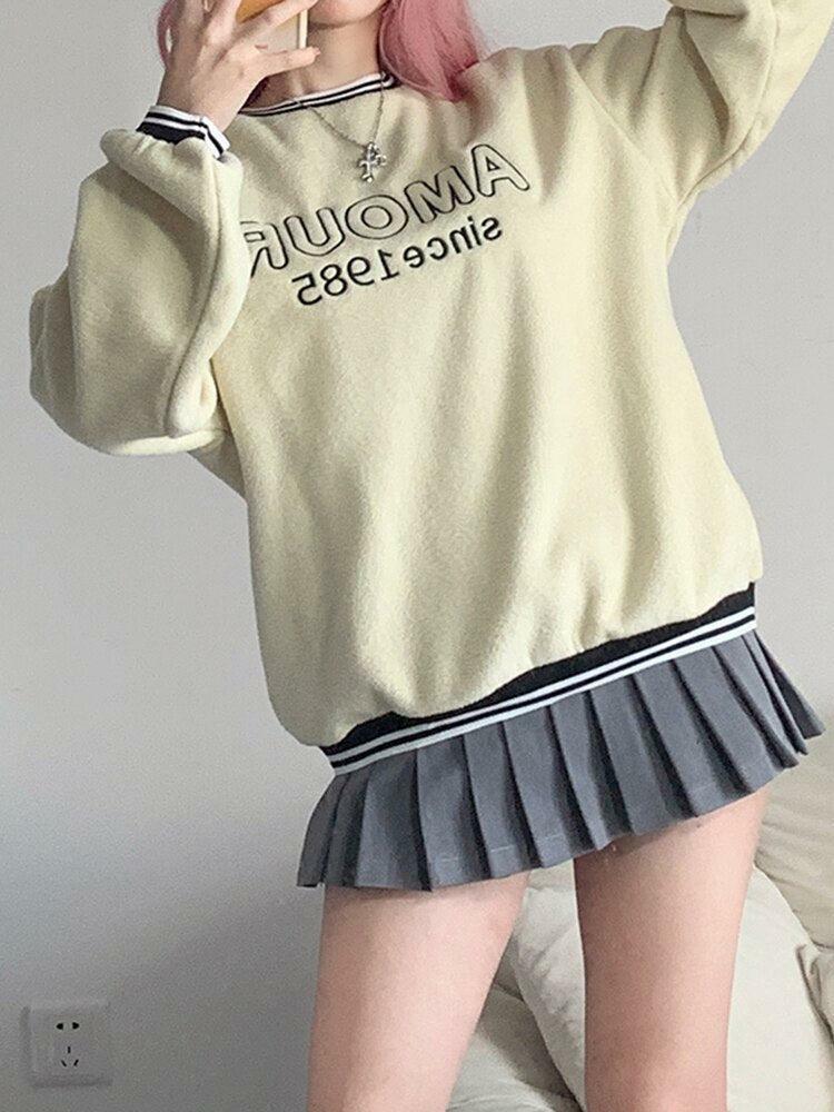 Y2K Aesthetic Coquette Sweatshirt with Soft Girl Amour Design