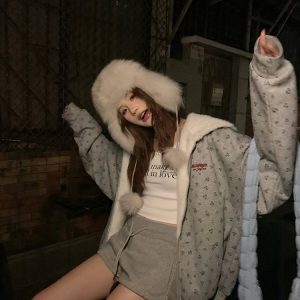 2024 American Vintage Floral Hooded Fleece Sweatshirt for Women - Thickened Warm Hoodie for Autumn Winter Style