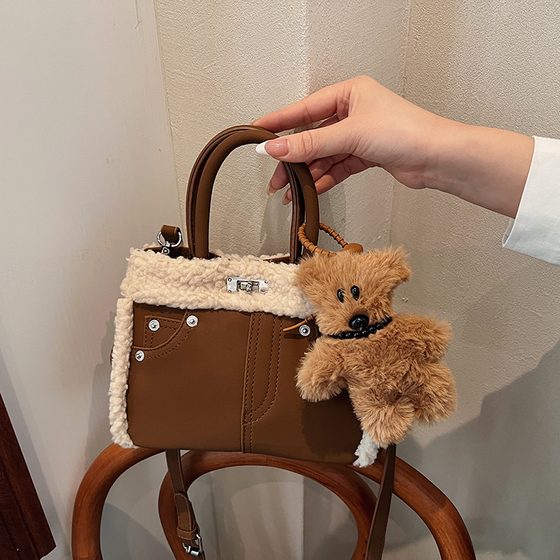2024 Trendy Korean Style Deer Leather Plush Crossbody Bag for Women – Autumn & Winter Retro Hand-held Kelly Bag