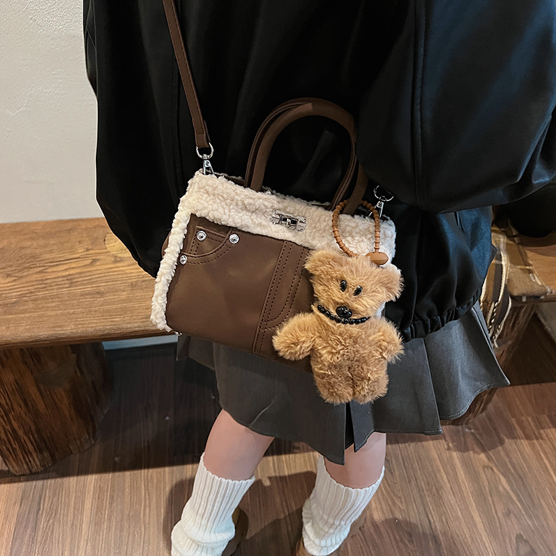 2024 Trendy Korean Style Deer Leather Plush Crossbody Bag for Women – Autumn & Winter Retro Hand-held Kelly Bag