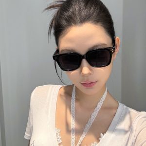 2025 Black Square Frame Sunglasses for Women, Slimming Design for Round Faces, High-End Feel, UV Protection, Street Style Fashion