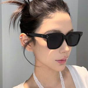 2025 Black Square Frame Sunglasses for Women, Slimming Design for Round Faces, High-End Feel, UV Protection, Street Style Fashion