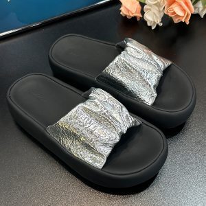 2025 Summer Thick-Sole Bread Slide Sandals for Women - Versatile Comfortable Outdoor Beach Flip-Flops