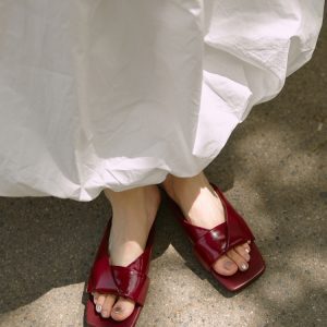 2025 Summer Women’s Woven One-Strap Sandals - Old Money Style, Open-Toe Flat Slippers for Outdoor Comfort