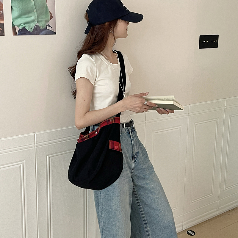2025 Women's Large Capacity Canvas Crossbody Bag - Relaxed Feel, Light Luxury Niche Design for Commuting and Student Use