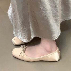 2025 Women's Satin Square-Toe Mary Jane Shoes with Bow-Tie Detail for Elevating Style - Perfect for Skirts and Elegant Looks