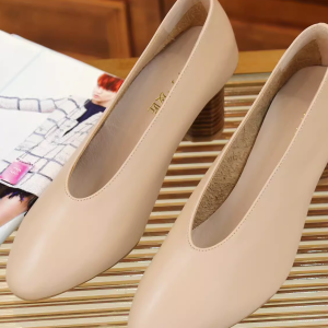 6.5cm Soft Leather Grandma Shoes for Women - Vintage Round Toe Chunky Heels, Comfortable Flats for Autumn 2025