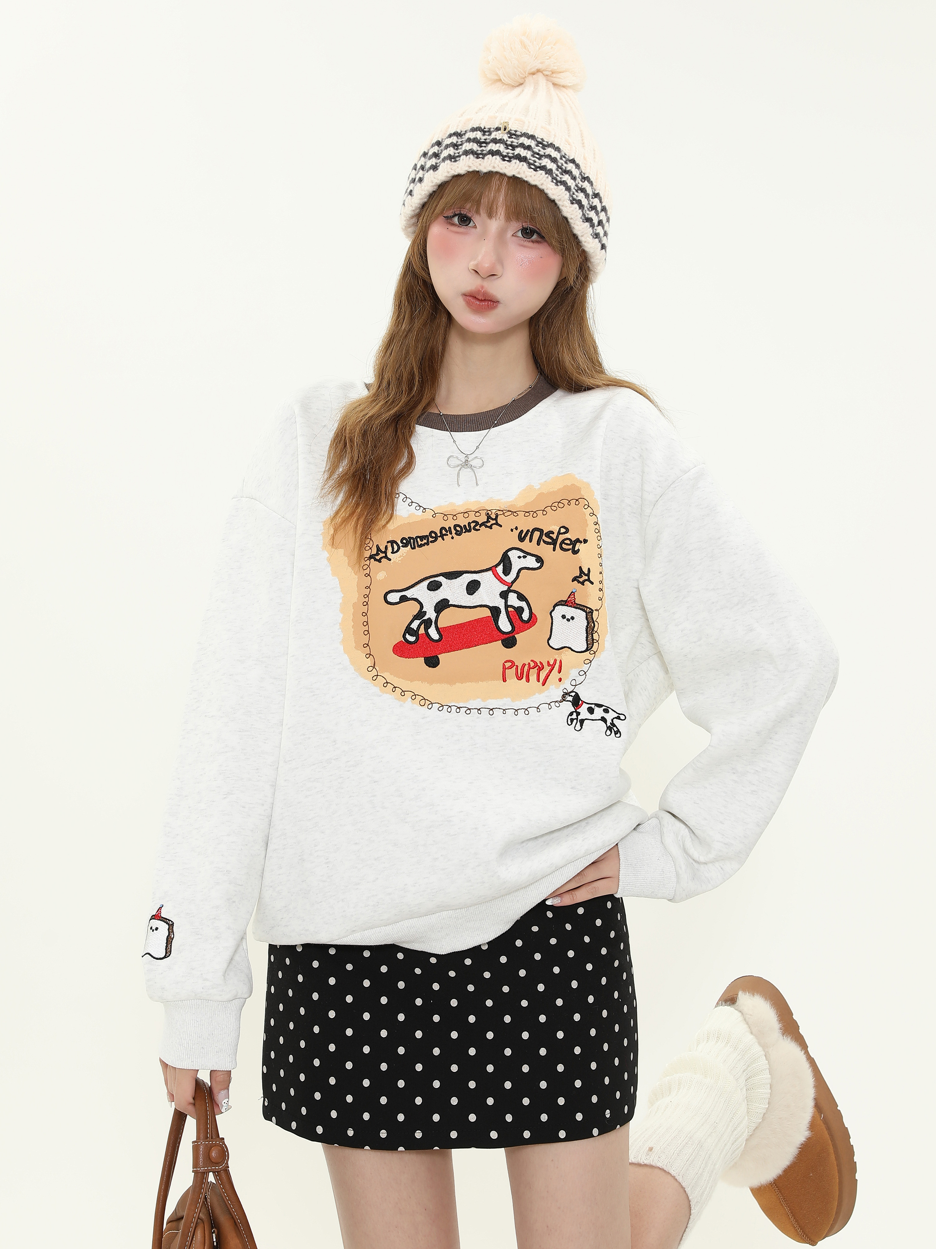American Retro Cartoon Spotted Dog Embroidered Color-Block Round Neck Sweatshirt for Women - Fleece Pullover Top for Autumn/Winter
