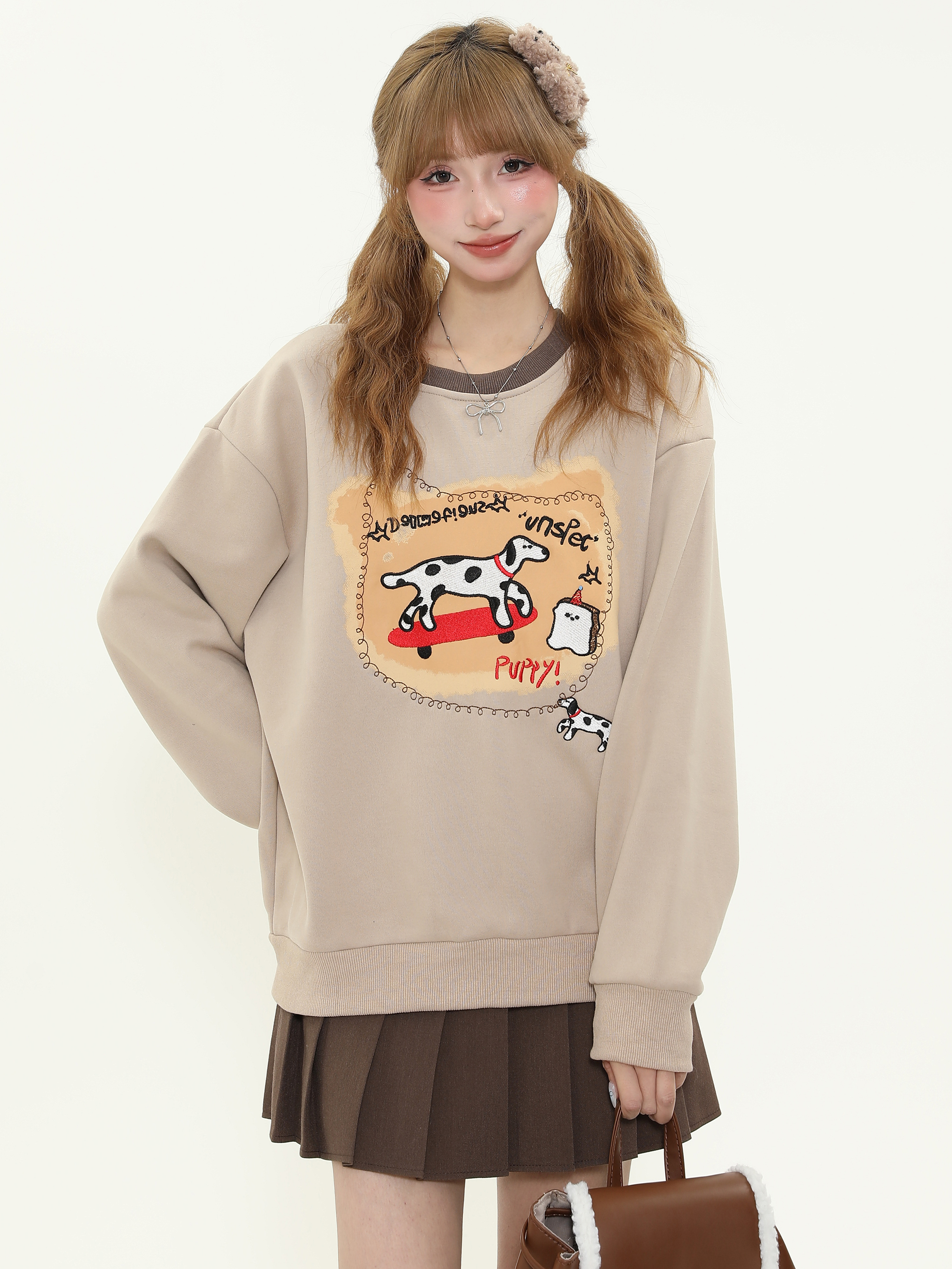American Retro Cartoon Spotted Dog Embroidered Color-Block Round Neck Sweatshirt for Women - Fleece Pullover Top for Autumn/Winter