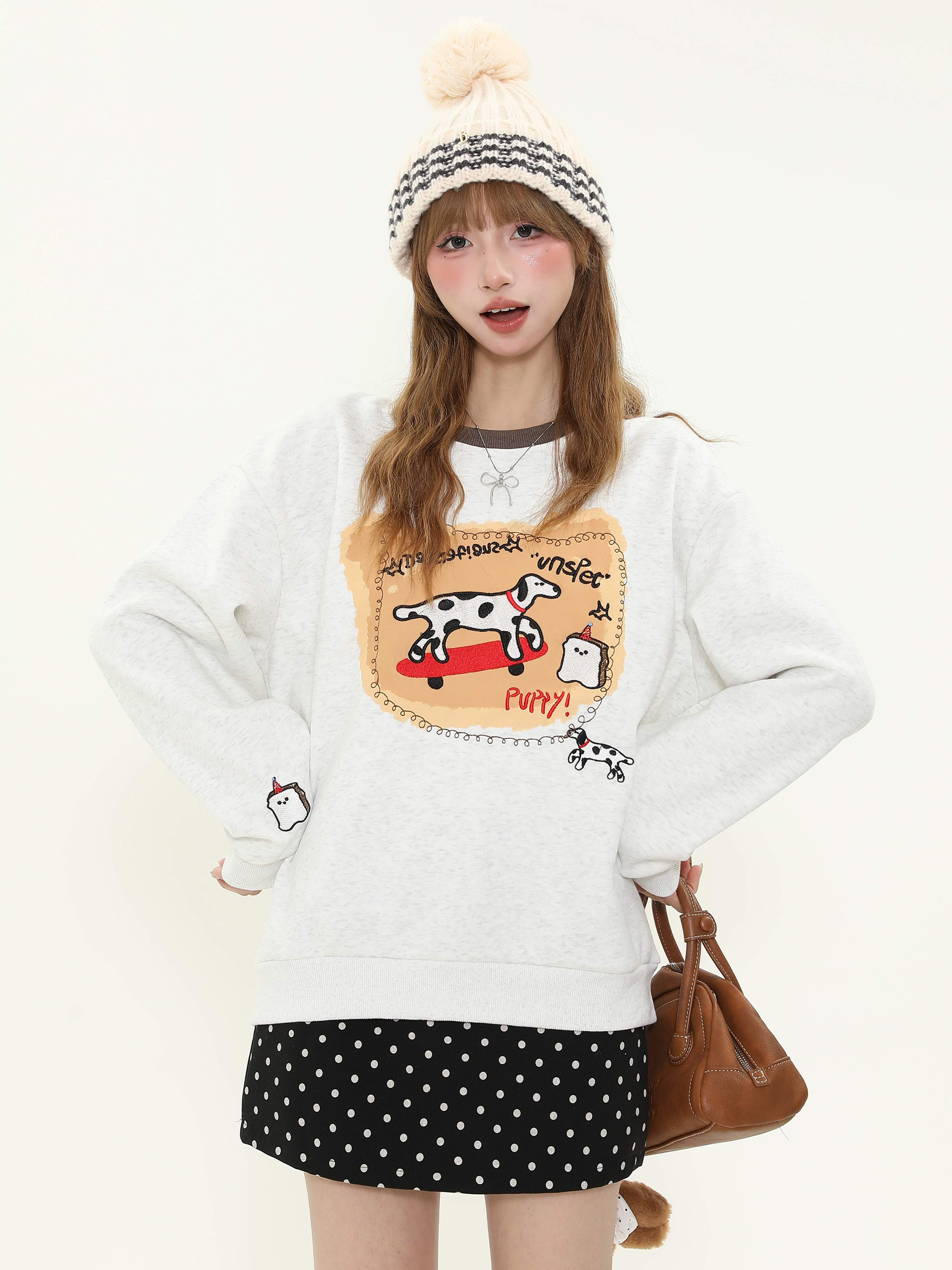 American Retro Cartoon Spotted Dog Embroidered Color-Block Round Neck Sweatshirt for Women - Fleece Pullover Top for Autumn/Winter