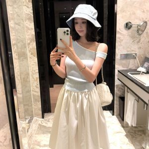 Asymmetrical Shoulder Color Block Knitted Short Sleeve T-Shirt for Women - Sexy Slim Fit Shoulder-Exposing Style, Y2K Fashion