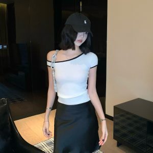 Asymmetrical Shoulder Color Block Knitted Short Sleeve T-Shirt for Women - Sexy Slim Fit Shoulder-Exposing Style, Y2K Fashion