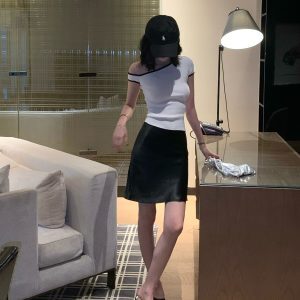 Asymmetrical Shoulder Color Block Knitted Short Sleeve T-Shirt for Women - Sexy Slim Fit Shoulder-Exposing Style, Y2K Fashion