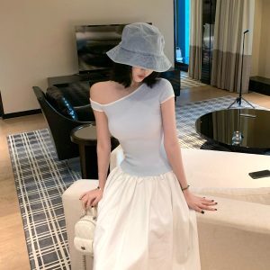 Asymmetrical Shoulder Color Block Knitted Short Sleeve T-Shirt for Women - Sexy Slim Fit Shoulder-Exposing Style, Y2K Fashion