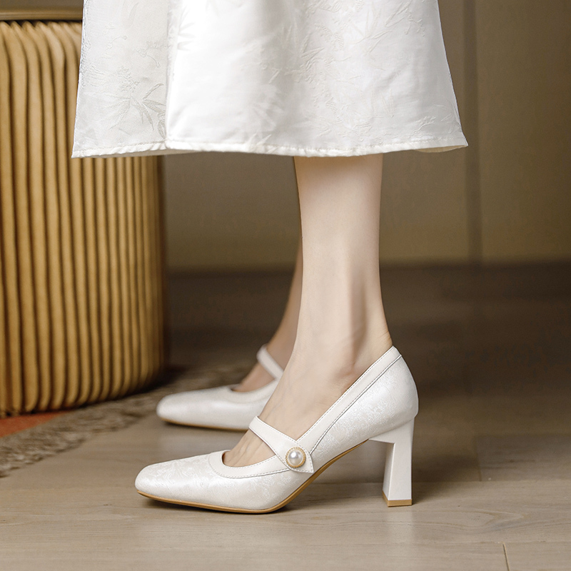 Autumn 2025 Women's Off-White Chunky Heel Mary Jane Shoes - Square Toe, National Style, Perfect for Skirts and Qipao
