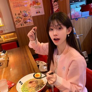 Autumn Women's Loose Knitted Cardigan Sweater with Letter Embroidery, Fake Two-Piece Design, Slimming Short Jacket for Casual Style