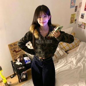 Autumn Women's Slim Fit Camouflage Fleece Cardigan with Removable Fur Collar - Hooded Short Sweatshirt