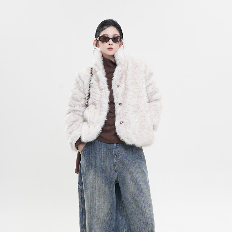 Beige Fur-Lined Long Sleeve Coat for Women - Winter Korean Style High-End Loose Plush Outerwear