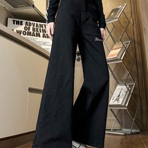 Black Flared Jeans for Women - Plus Size Loose Fit, Stretchy Wide-Leg Bell-Bottoms for Pear-Shaped Figures, Slimming Style