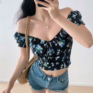 Black Floral Square Neck Short Sleeve T-Shirt - Sexy Slim Fit Top for Fresh Girl Style, Perfect for Y2K and 90s Fashion Trends