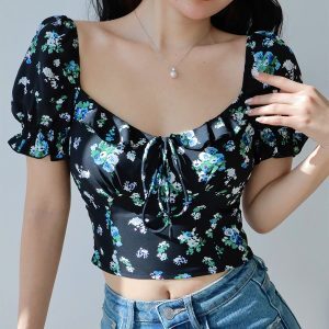 Black Floral Square Neck Short Sleeve T-Shirt - Sexy Slim Fit Top for Fresh Girl Style, Perfect for Y2K and 90s Fashion Trends