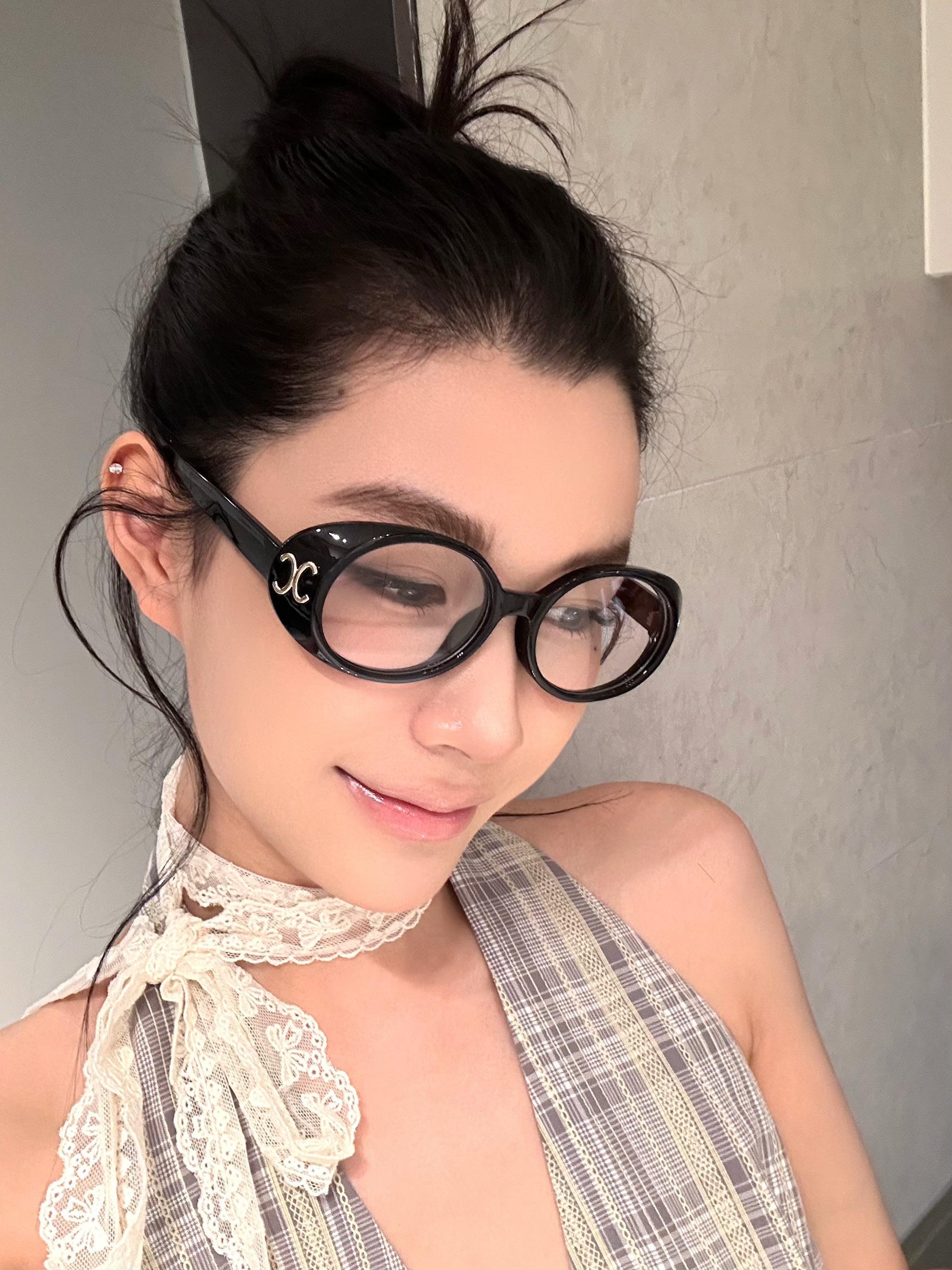 Black Frame Thick Border Oval Glasses for Round Faces, Anti-Blue Light, Slimming Design, European American Style, Myopia Friendly