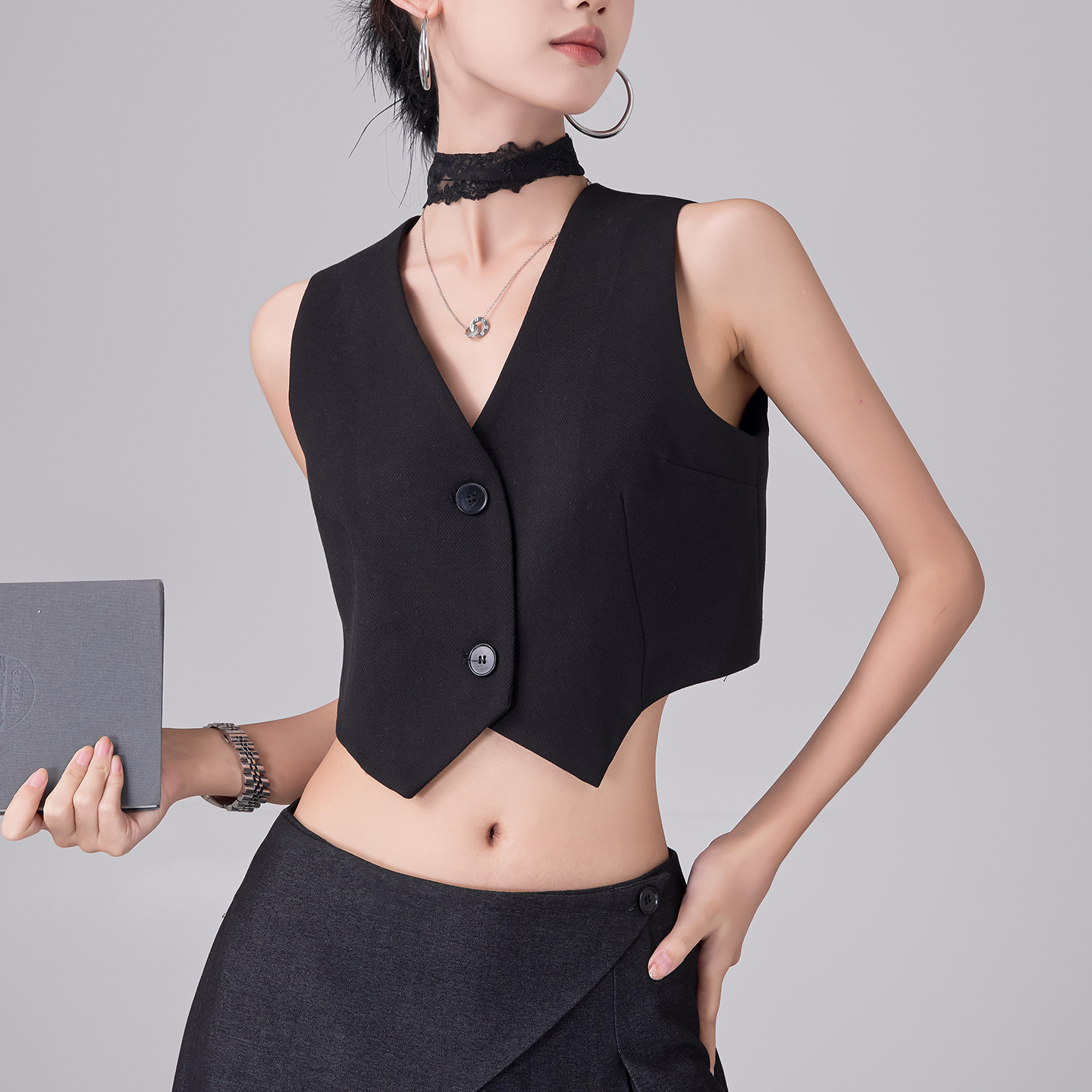 Black Vintage Style V-Neck Vest for Women - Summer Short Sleeveless Casual Top, Y2K Inspired Fashion