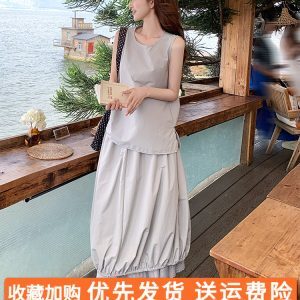 Chic 2-Piece Set - 90s Inspired Crop Top and High-Waisted Skirt, Perfect for Everyday Wear and Special Occasions