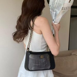 Chic Women's Hollow Mesh Chain Shoulder Bag - Versatile Crossbody in Trendy Chanel-Style for Spring & Summer