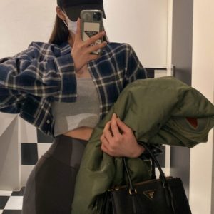 Chic Women's Plaid Shirt, Long Sleeves, Autumn Fashion, Stylish Hong Kong-Inspired Top, Instagram-Worthy Look, Trendy Design