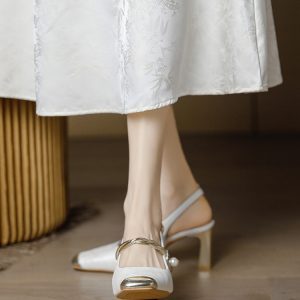 Chinese Style High-Heeled Chunky Sandals for Women - Pearl One-Strap Closed-Toe Shoes for Spring/Summer 2025, Perfect with Skirts