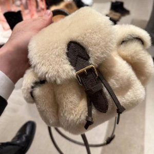 Color-Blocking Furry Backpack for Women, Plush Ins Style Bag for Class and Commuting, Trendy 2025 Model