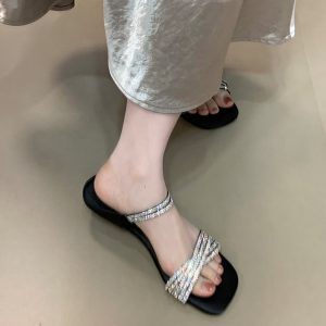 Crystal-Embellished Open-Toe Sandals for Women - Elegant One-Strap Flip-Flops in Celebrity Style, Perfect for Summer and Evening Wear