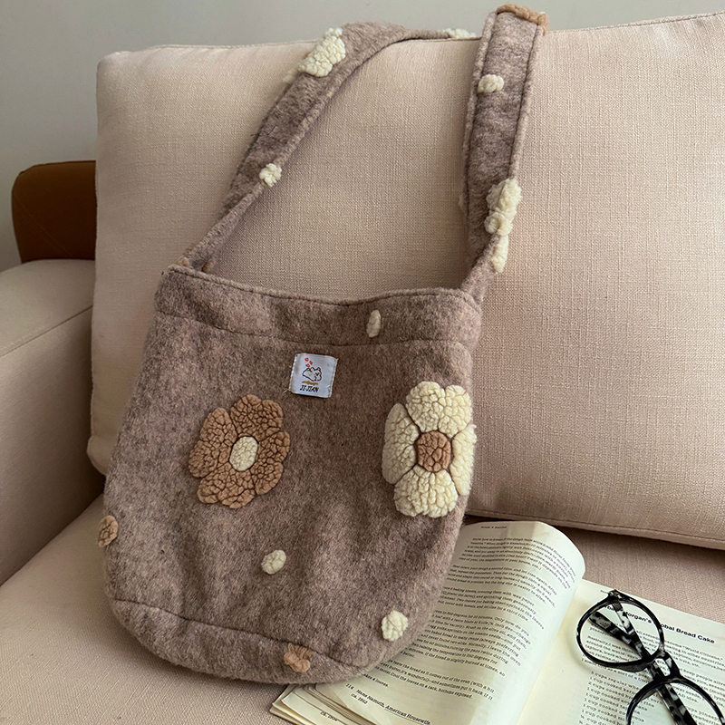 Cute Blue Floral Plush Crossbody Bucket Bag for Girls - Fluffy Autumn Winter 2024 Style