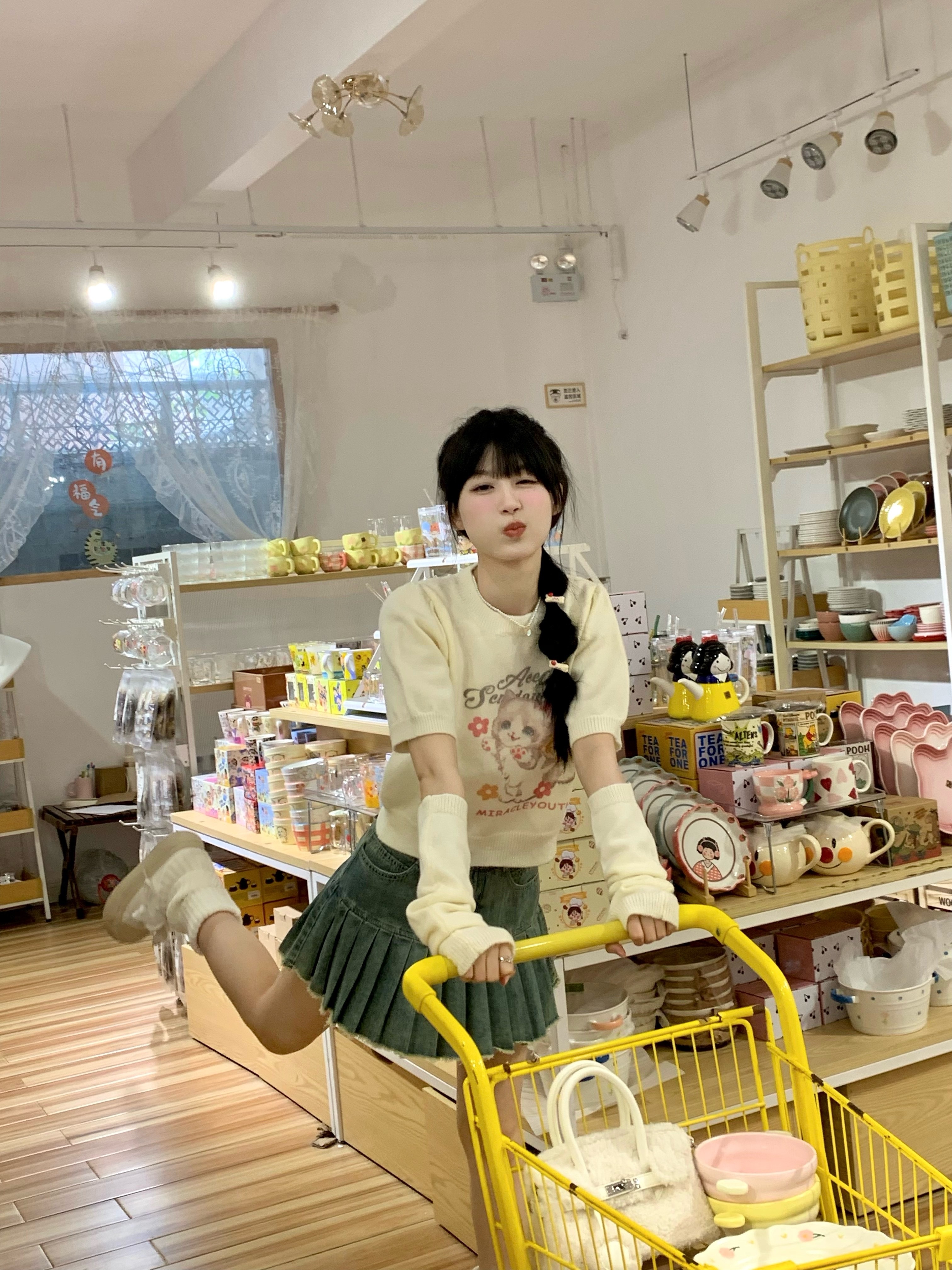 Cute Cat Print Short Sleeve Knitted Top for Women - Slimming Early Autumn Style, Youthful Sweet Girl Fashion