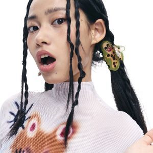 Cute Shark Clip Hairpin with Original Graffiti Print - Trendy Claw Clip for Back of Head, Perfect for Y2K and Street Style Looks