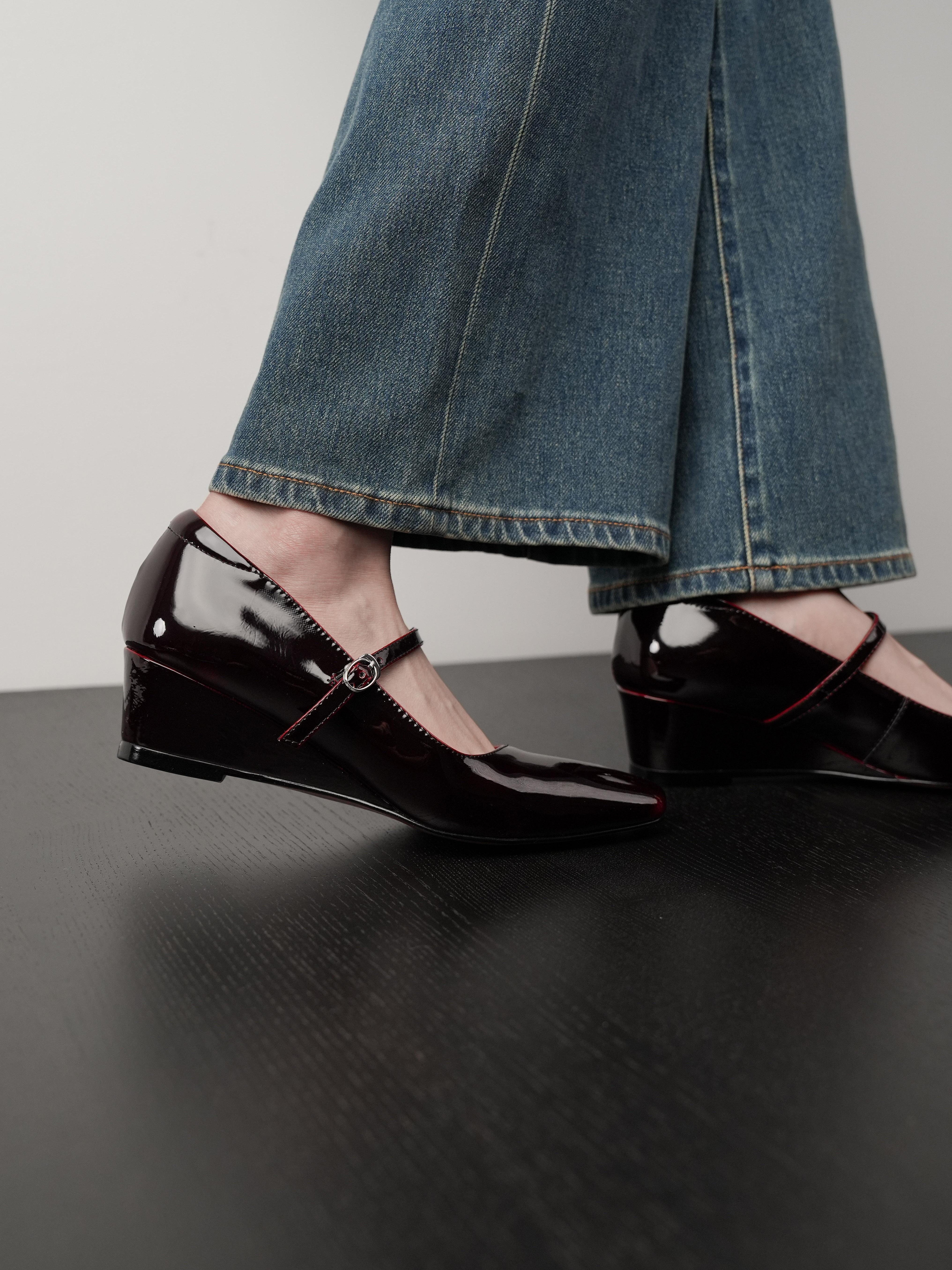 Elegant Women's Wedge Mary Jane Shoes with Square Toe and One Strap – Slim Fit Commuting Footwear with Mid Heel