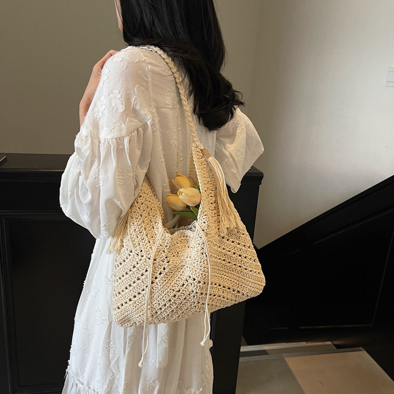 Fashionable Woven Shoulder Bag for Women - Large Capacity, Elegant Vacation Style, Trendy Versatile Crossbody Tote