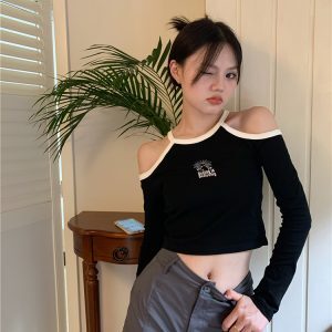 Fitted Long-Sleeve Y2K Top for Women, Slimming Design Ideal for Jazz Dancing & K-Pop Outfits, Trendy and Stylish