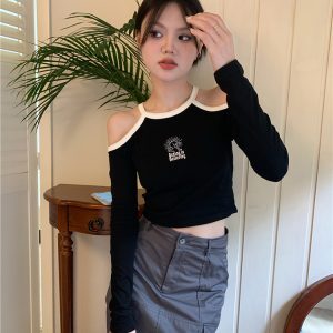 Fitted Long-Sleeve Y2K Top for Women, Slimming Design Ideal for Jazz Dancing & K-Pop Outfits, Trendy and Stylish