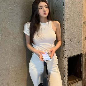 Fitted Off-Shoulder Round Neck White Short-Sleeve T-Shirt for Women - Korean Style Summer Slimming Half-Sleeve Top