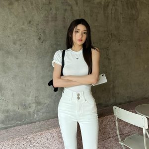 Fitted Off-Shoulder Round Neck White Short-Sleeve T-Shirt for Women - Korean Style Summer Slimming Half-Sleeve Top
