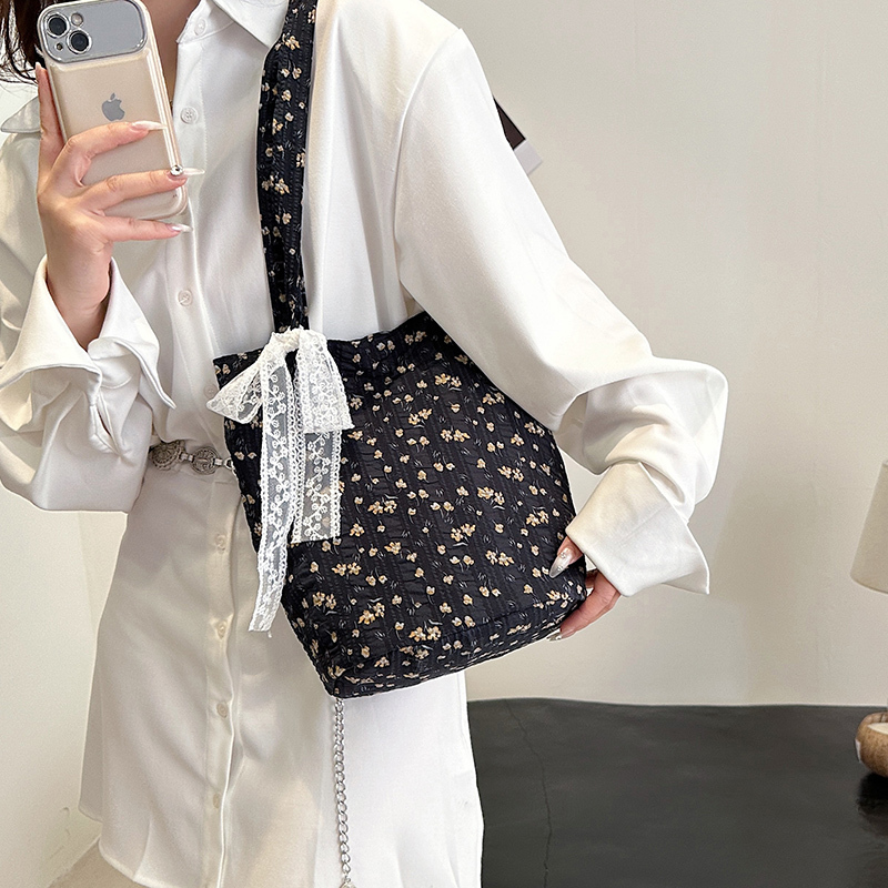 Floral Canvas Tote Bag for Women, 2024 Trendy Large Capacity Art Bag, Stylish Student Class Carryall, Y2K Aesthetic