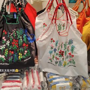 Floral Embroidered Canvas Tote Bag - Large Capacity Eco-Friendly Commuter Shoulder Crossbody Handbag for Students