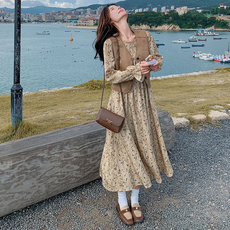 Floral Long Dress Set with Mélard Vest for Women - Autumn 2024 French High-End Style, Chic & Elegant Fashion