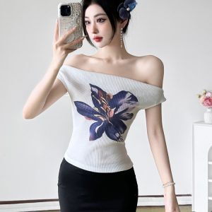 Floral Print Off-Shoulder One-Shoulder T-Shirt for Women, Slim Fit Sexy Cropped Knitted Top, Y2K Style, Sweet and Spicy Design