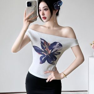 Floral Print Off-Shoulder One-Shoulder T-Shirt for Women, Slim Fit Sexy Cropped Knitted Top, Y2K Style, Sweet and Spicy Design