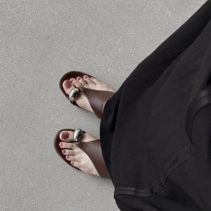 French Metal Toe Post Sandals for Women - High-End Round Toe Low Heel Vacation Flip Flops in Sheepskin, Versatile Summer Footwear