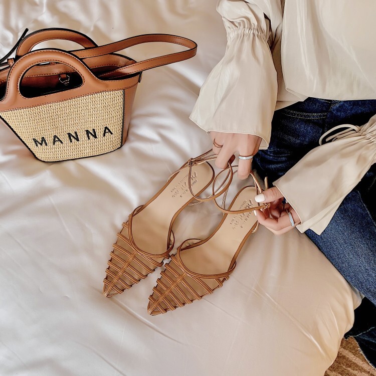 French Retro Pointed Hollow Chunky Heeled Closed-Toe Fashion Sandals - Niche High-End Style for Chic Looks